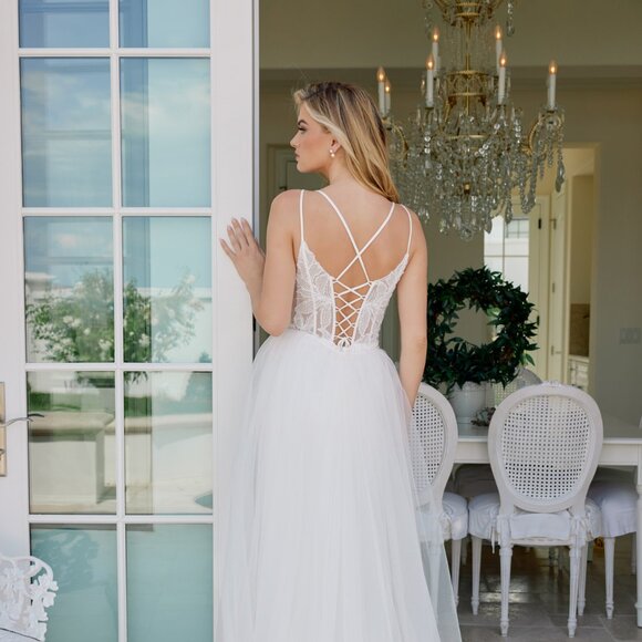 New Off White Mermaid Wedding Gown w/ Floral Pattern & Lace Up Back NX C1628W - Picture 9 of 13